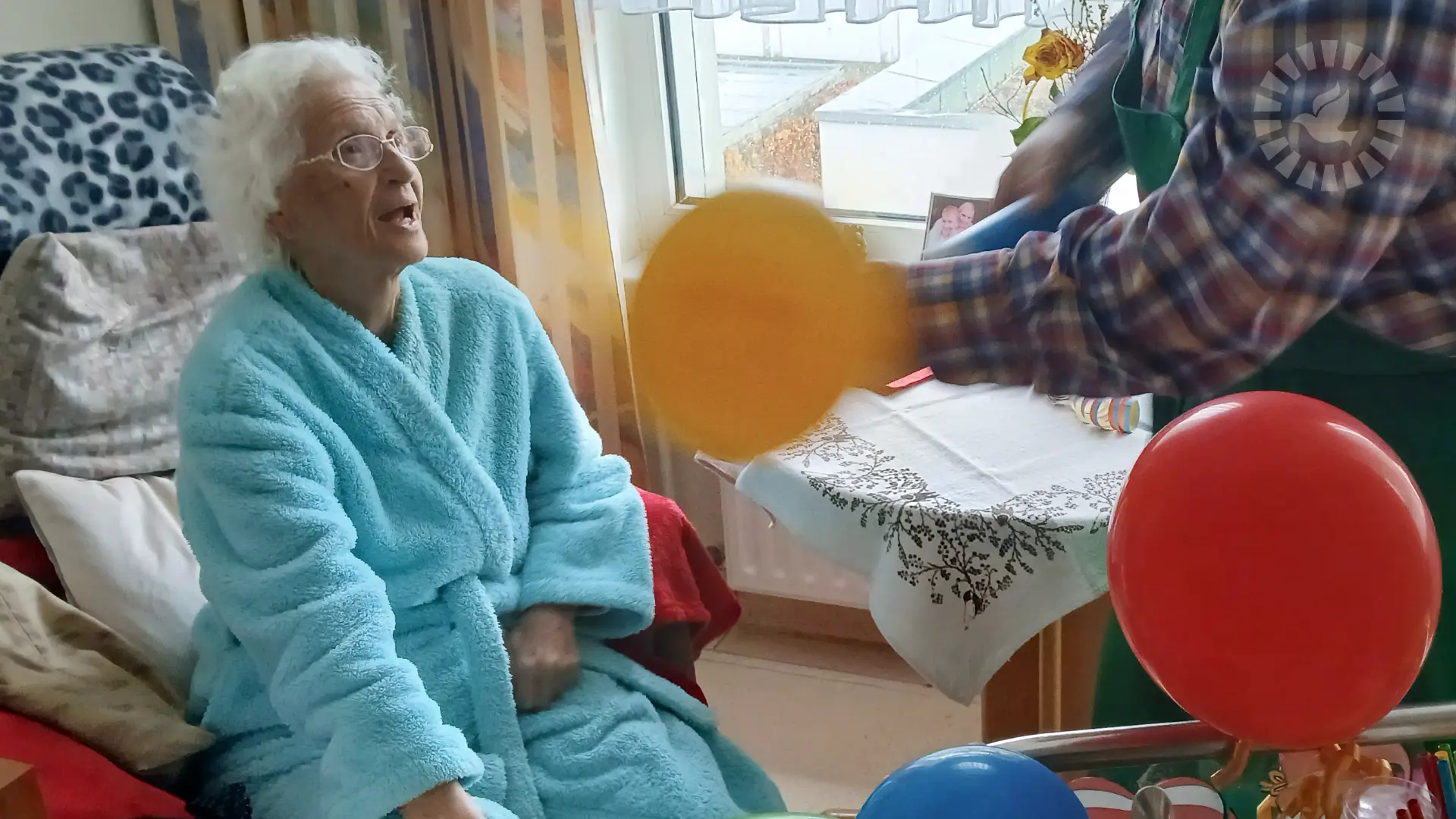 2026-02-12 Karnevalsumzug durch die Bewohnerzimmer 9