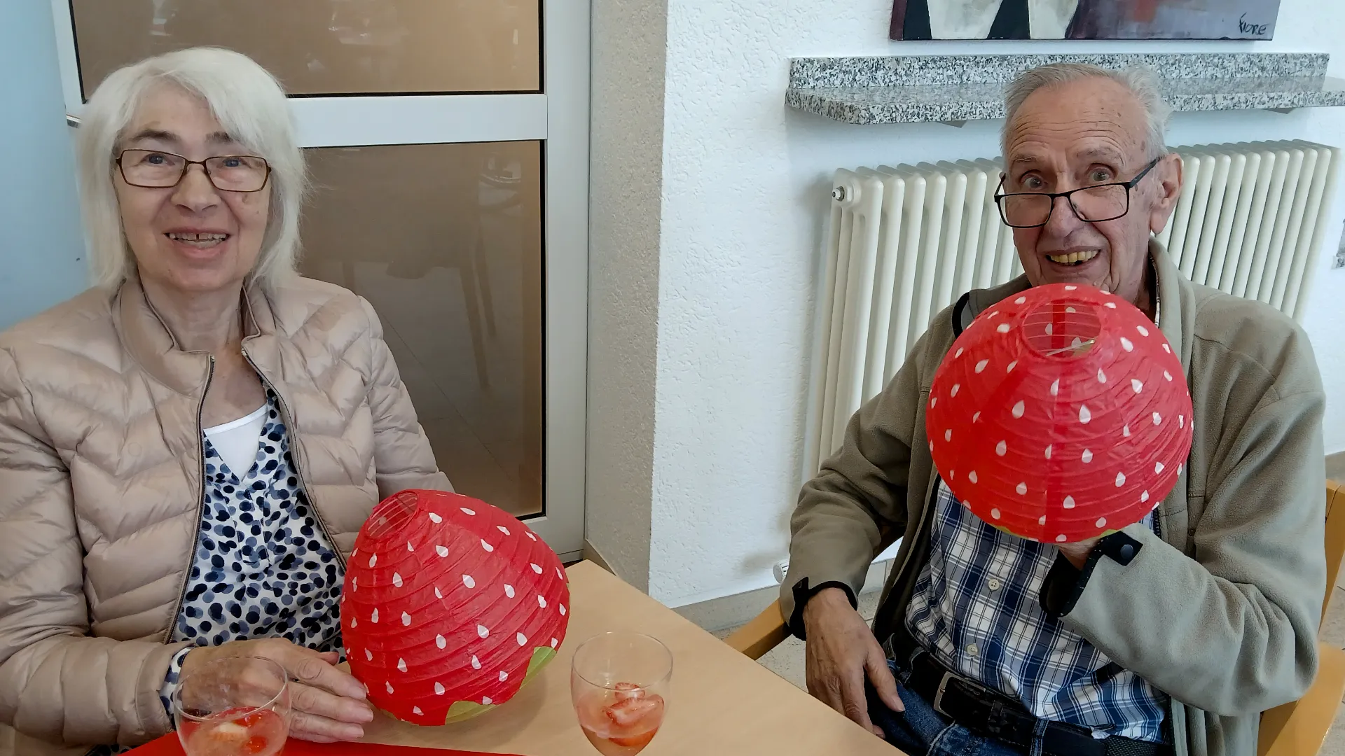 2026-05-05 Frischer Erdbeerkuchen und Musik - gemeinsam lachen und feiern 1