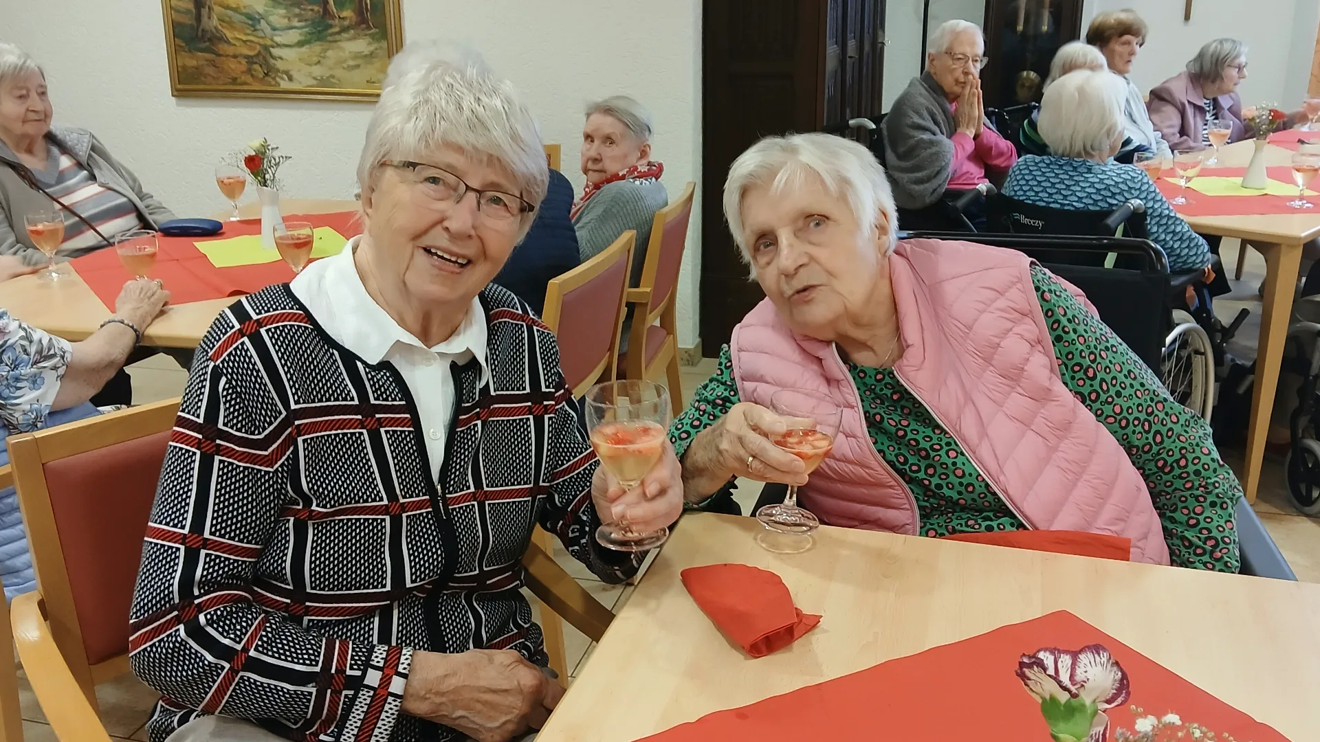 2026-05-05 Frischer Erdbeerkuchen und Musik - gemeinsam lachen und feiern 8